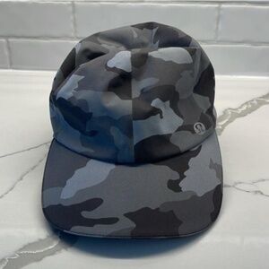 Lululemon hat dark greys camo pattern like new